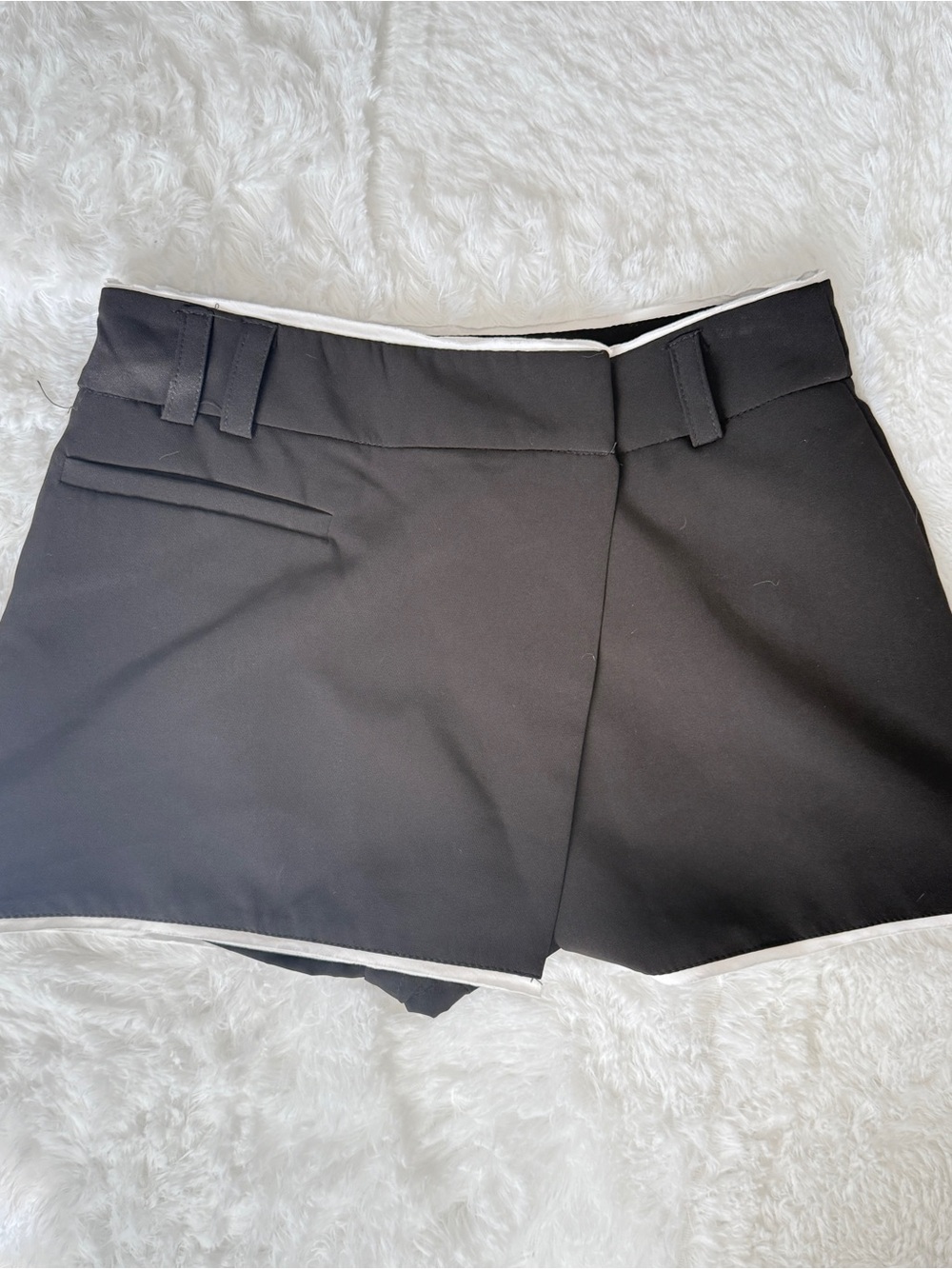Black Women’s Tailored Skort with Contrast Trim